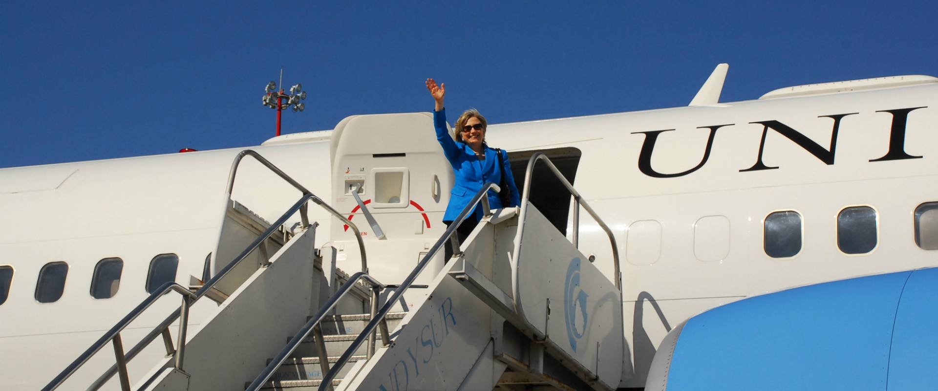 Hillary Clinton boards a plane to Uruguay